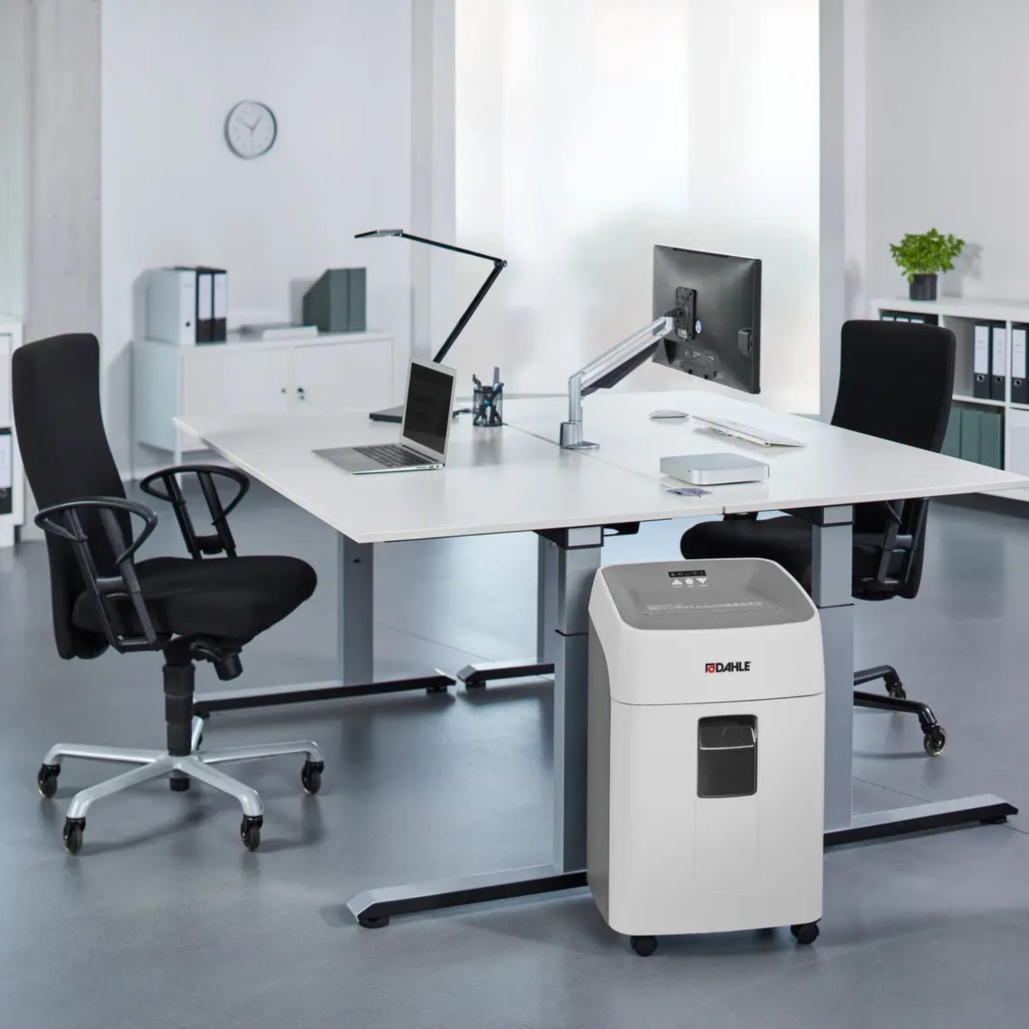 Dahle 404P Up to 21 Sheets P-4 40L Cross Cut Professional Office Shredder