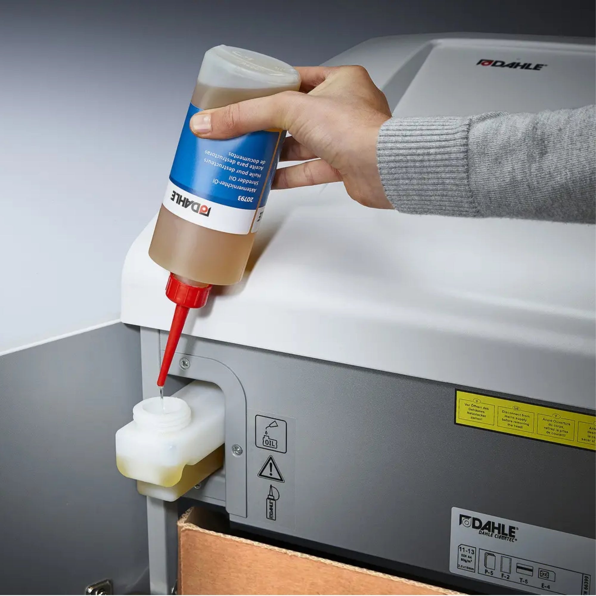Dahle 714 Up to 7 Sheets P-7 140L Micro Cut Departmental Document Shredder