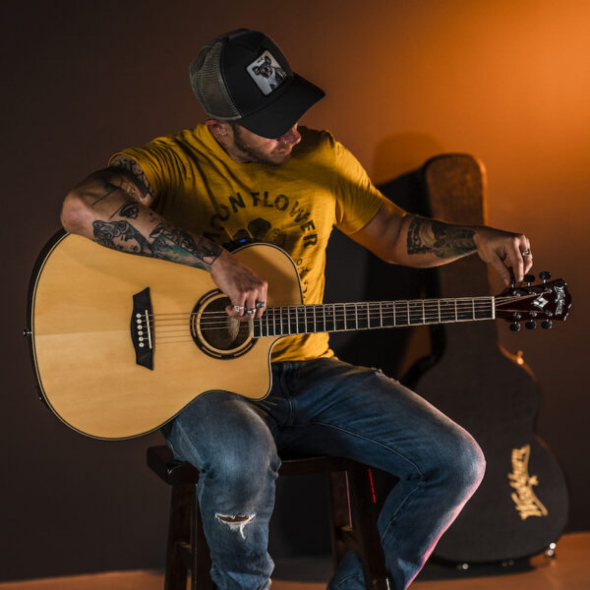 Washburn AG70CE-A-U Apprentice Series Grand Auditorium 6-String with Barcus-Berry LX4 Preamp & Tuner Electro-Acoustic Guitar – Natural