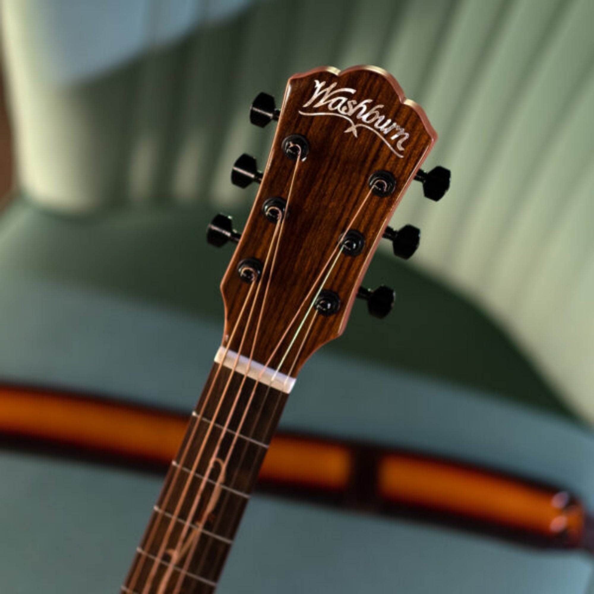 Washburn BTSC40SCE-U Bella Tono Suprema 6-String with Solid Sitka Spruce Top & Barcus Berry LX4 Preamp Electro-Acoustic Guitar – Natural Gloss
