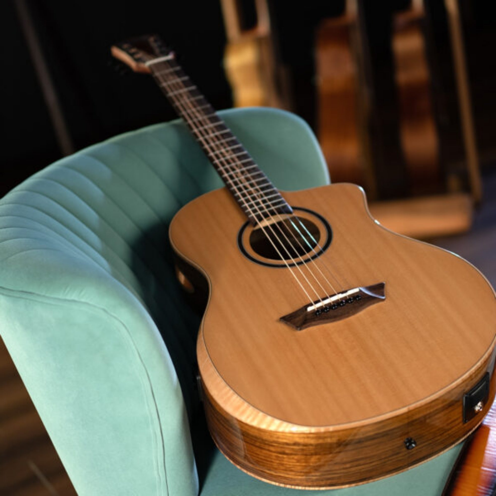Washburn BTSC40SCE-U Bella Tono Suprema 6-String with Solid Sitka Spruce Top & Barcus Berry LX4 Preamp Electro-Acoustic Guitar – Natural Gloss