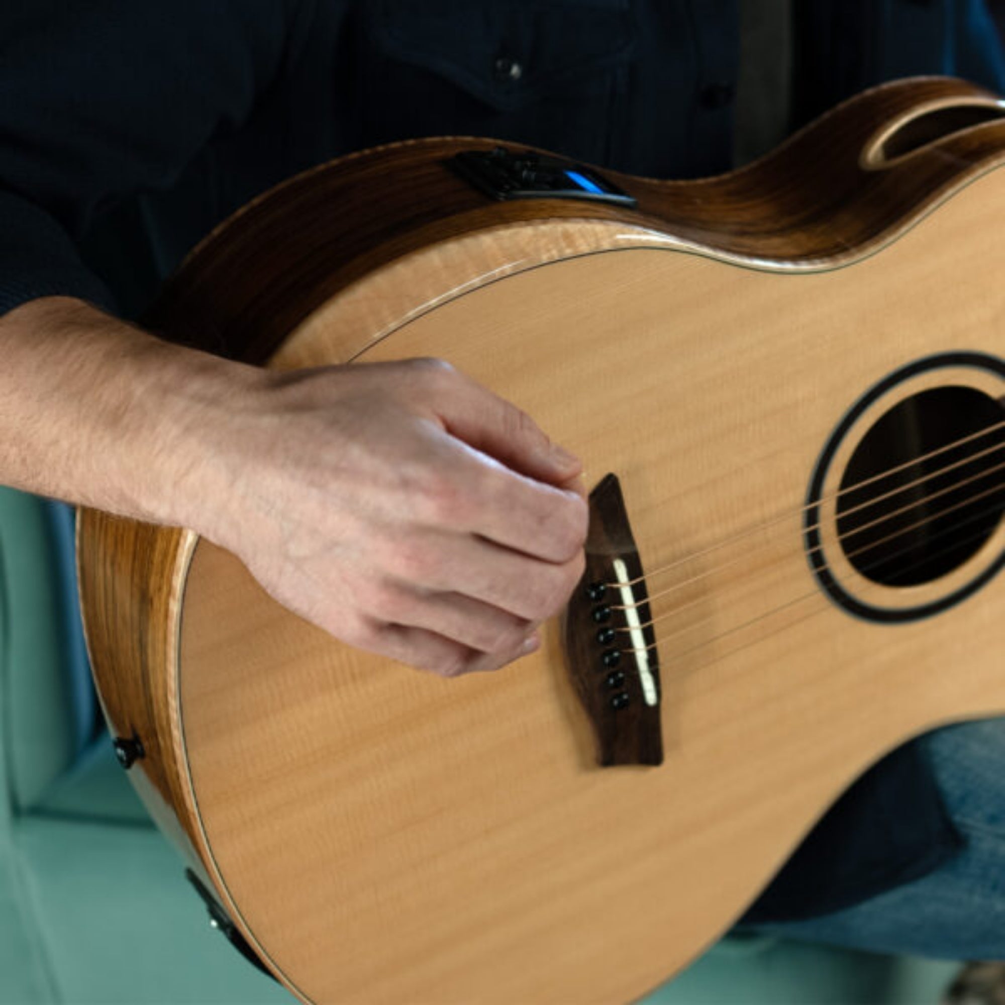 Washburn BTSC40SCE-U Bella Tono Suprema 6-String with Solid Sitka Spruce Top & Barcus Berry LX4 Preamp Electro-Acoustic Guitar – Natural Gloss