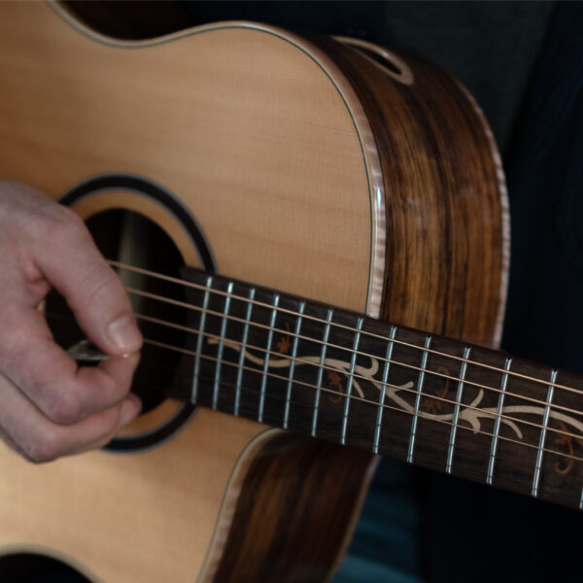 Washburn BTSC40SCE-U Bella Tono Suprema 6-String with Solid Sitka Spruce Top & Barcus Berry LX4 Preamp Electro-Acoustic Guitar – Natural Gloss
