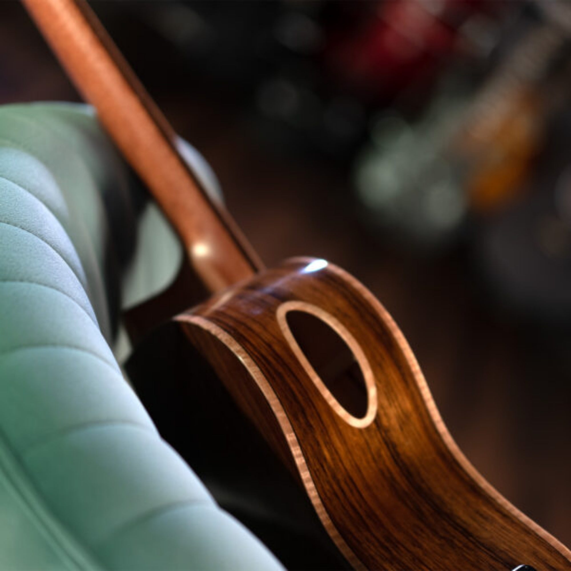 Washburn BTSC40SCE-U Bella Tono Suprema 6-String with Solid Sitka Spruce Top & Barcus Berry LX4 Preamp Electro-Acoustic Guitar – Natural Gloss