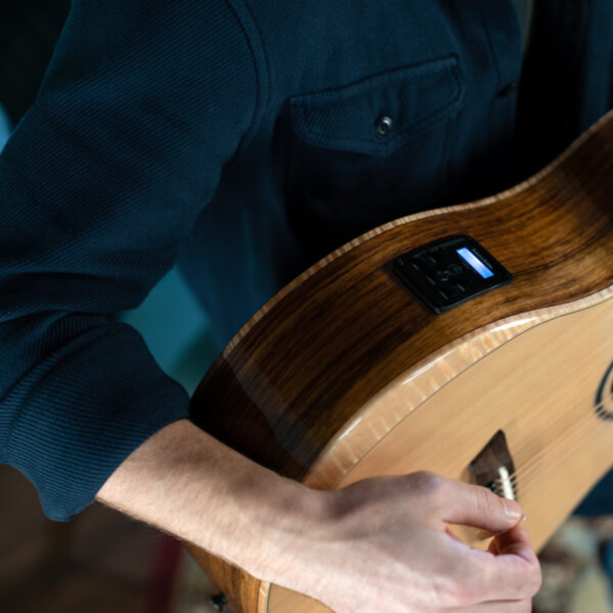 Washburn BTSC40SCE-U Bella Tono Suprema 6-String with Solid Sitka Spruce Top & Barcus Berry LX4 Preamp Electro-Acoustic Guitar – Natural Gloss