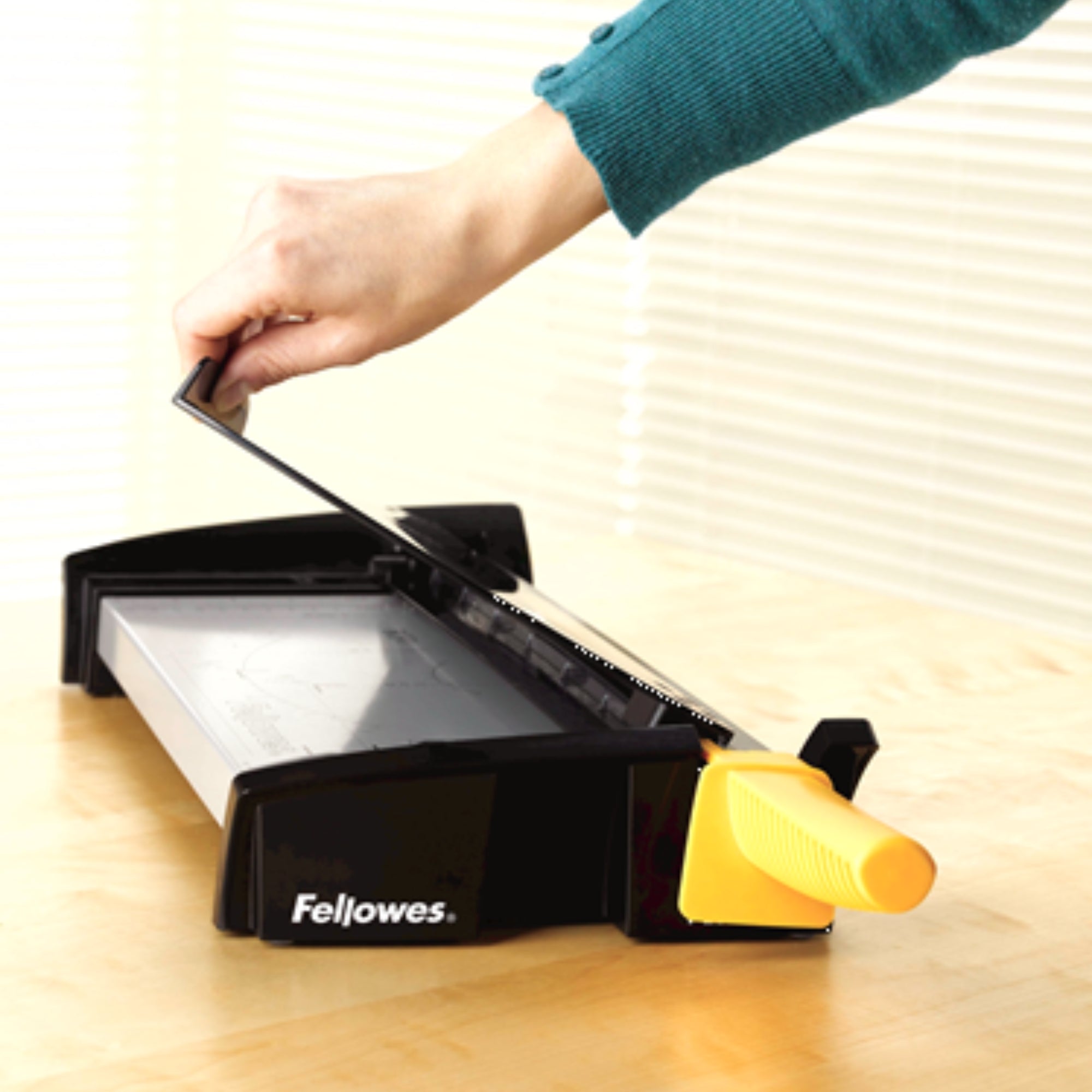 Fellowes Fusion A4 10 Sheets Small / Home Office Guillotine Paper Cutter