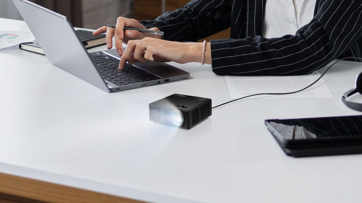 Optoma ML750i WXGA 700 Lumens Ultra-Portable LED Projector