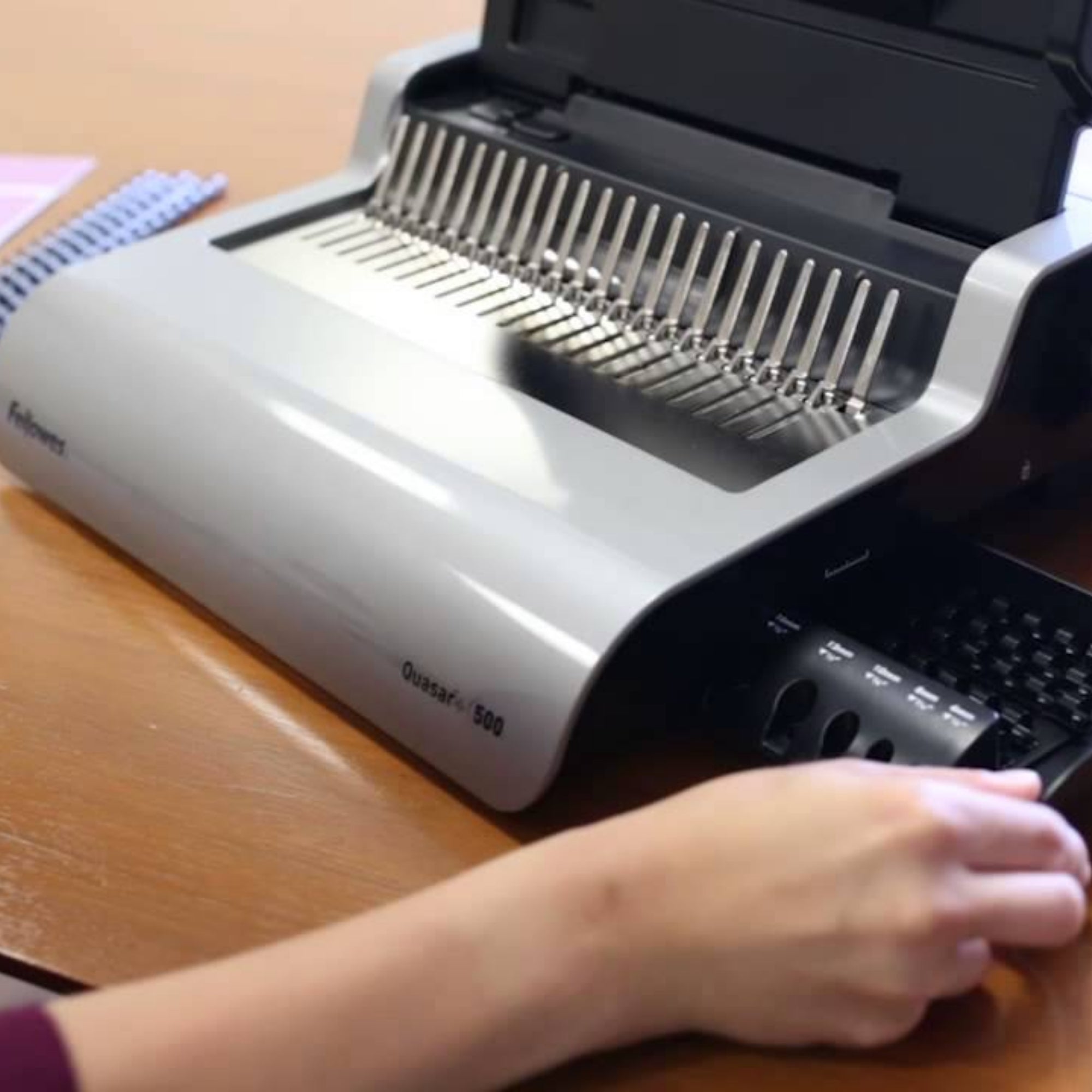 Fellowes Quasar+ 500 25 Sheets Punch & 500 Sheets Binding Capacity Manual Comb Binding Machine