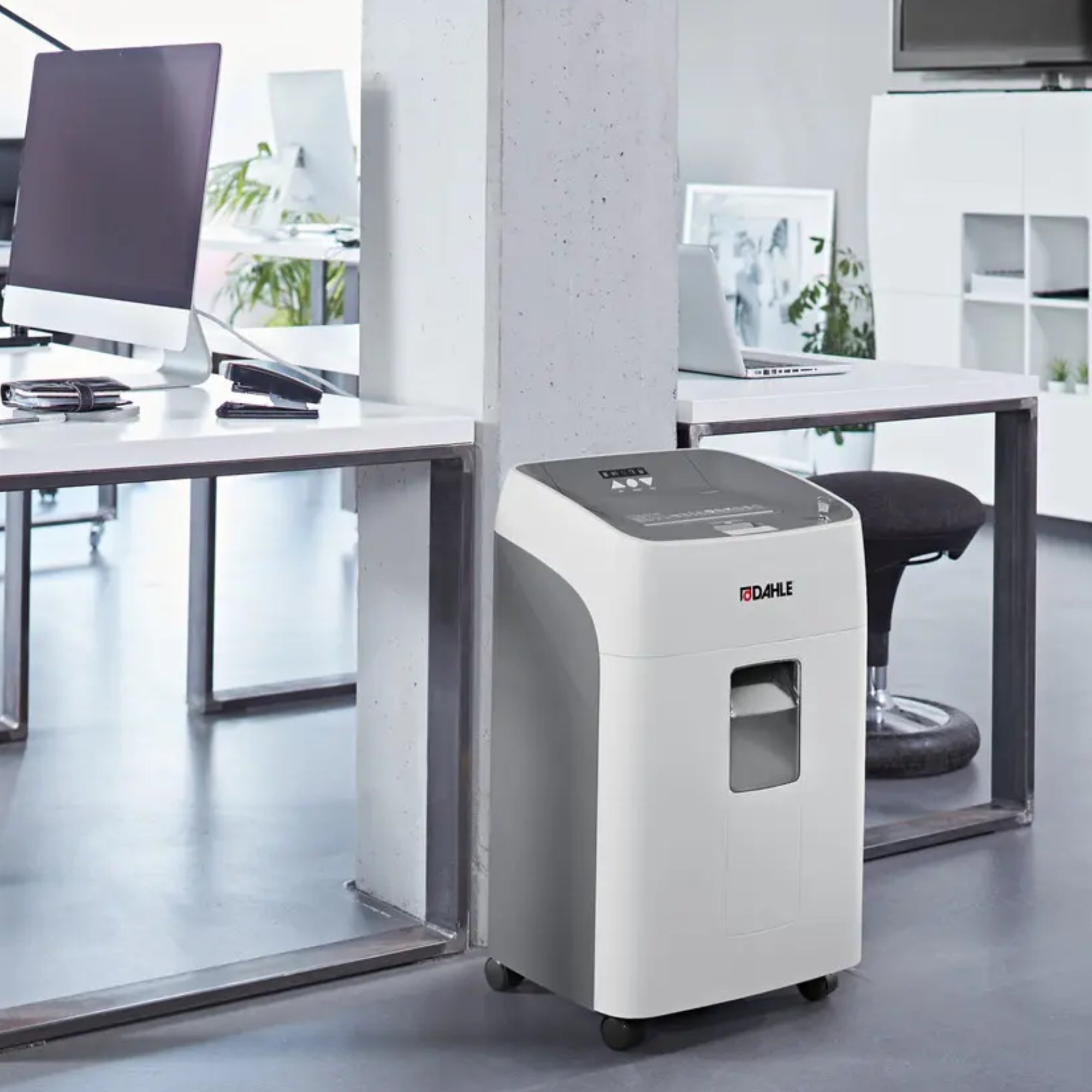 Dahle ShredMATIC 300 Up to 300 Sheets P-4 40L Auto Feed Cross Cut Paper Shredder