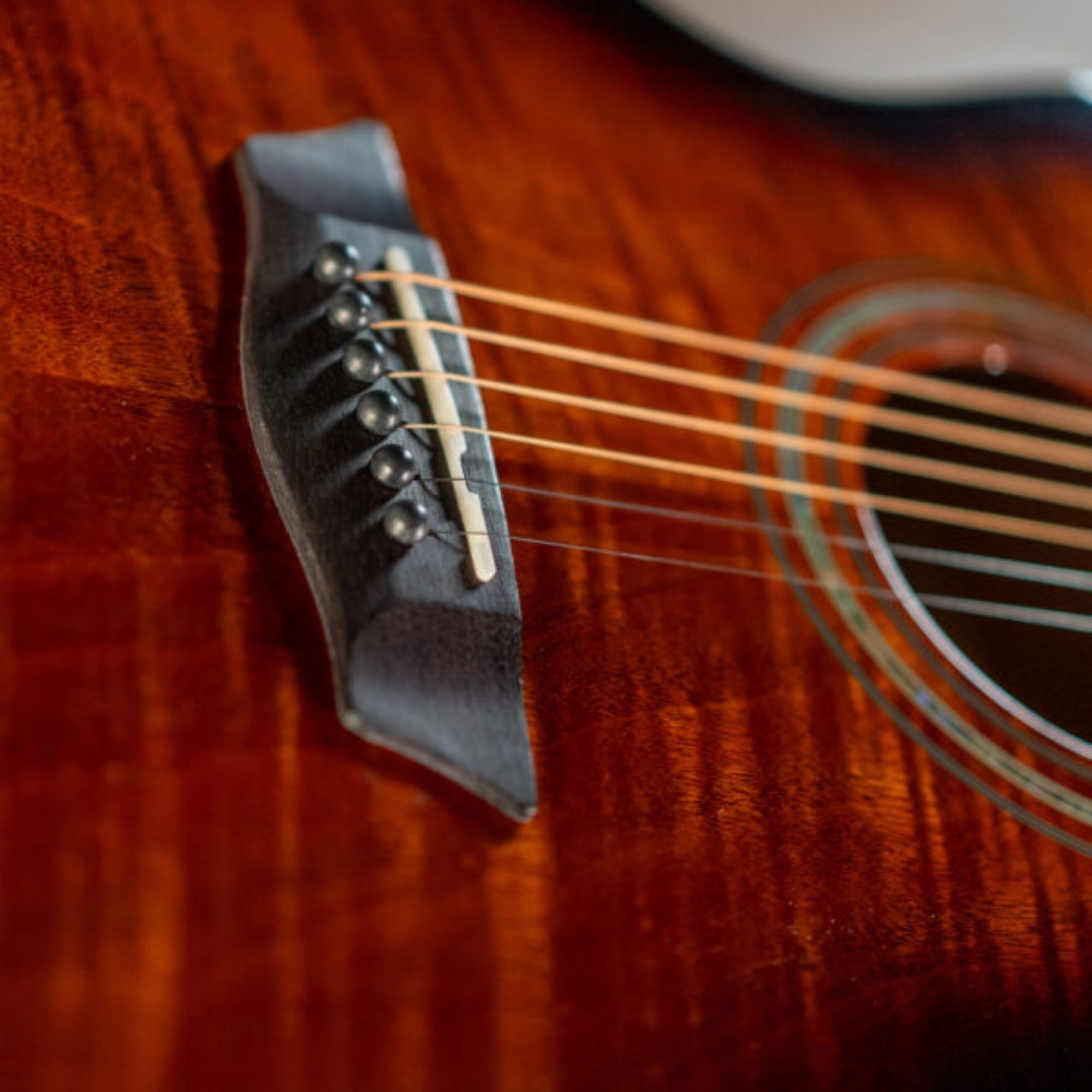 Washburn WCG12FCE-U Comfort Series Grand Auditorium 6-String With Flamed Okoume Top & Barcus-Berry LX4 Preamp Electro-Acoustic Guitar – Cognac Sunburst